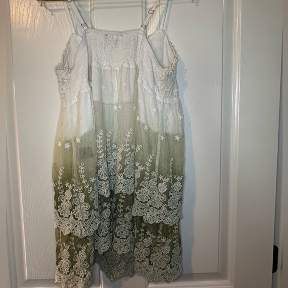 POL White and Green Ombre Tiered Lace Top - Picture 4 of 5